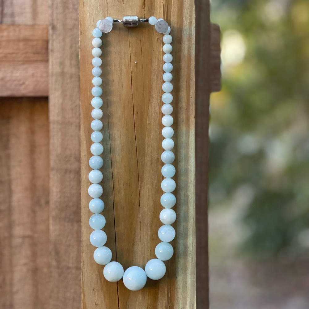 Vintage Graduated Chalcedony Hand Knotted Beaded Necklace W/ magnet closer